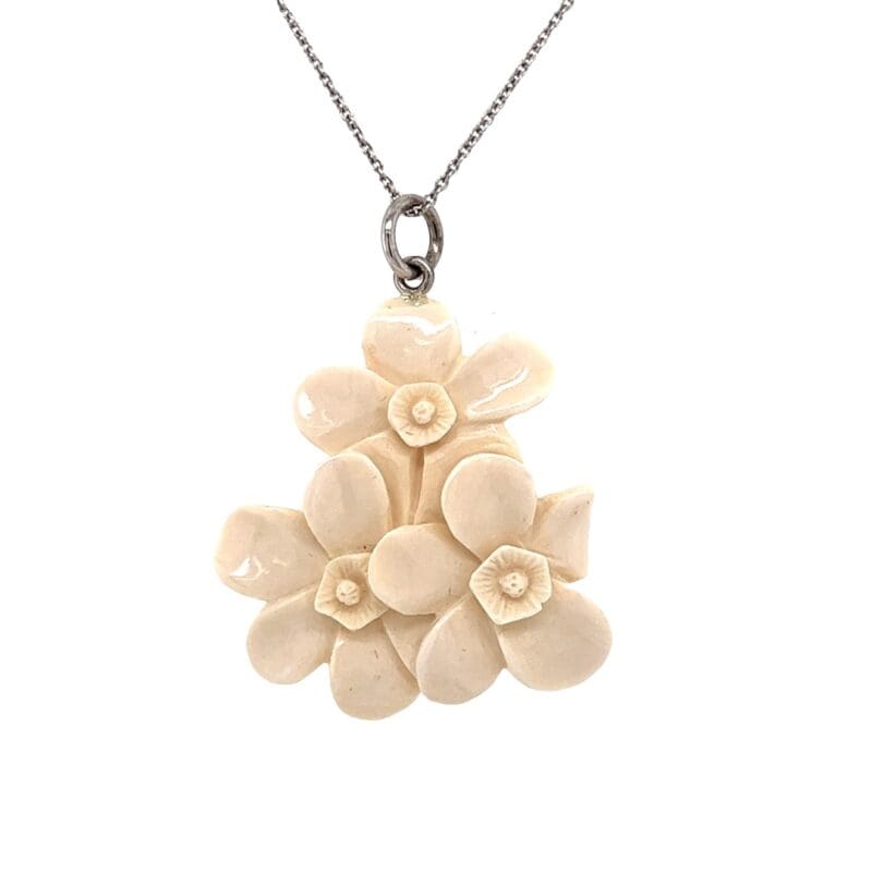 Ivory 3 Forget-Me-Knot Pendant