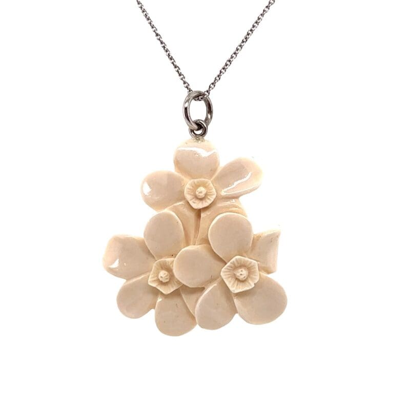 Ivory 3 Forget-Me-Knot Pendant