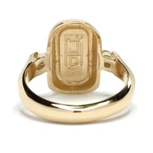 Gold Quartz Oval Ring Inlaid Round Diamonds