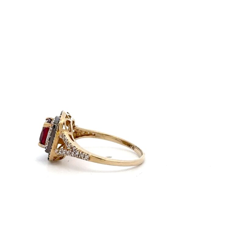 Estate Garnet Ladie's Ring - Image 2